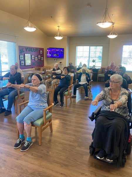 Meadow_Oaks_of_Roseville_Residents_Excercising